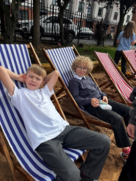 The children on the deckchairs