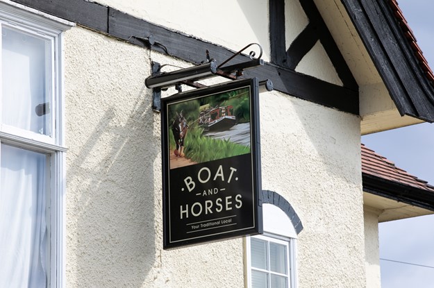 Boat & Horses sign