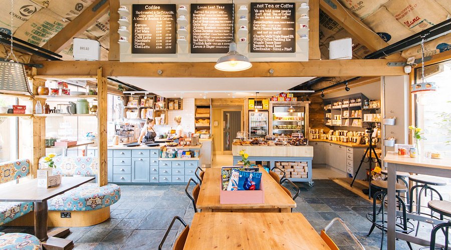 Cox's Yard Stratford Upon Avon cafe area