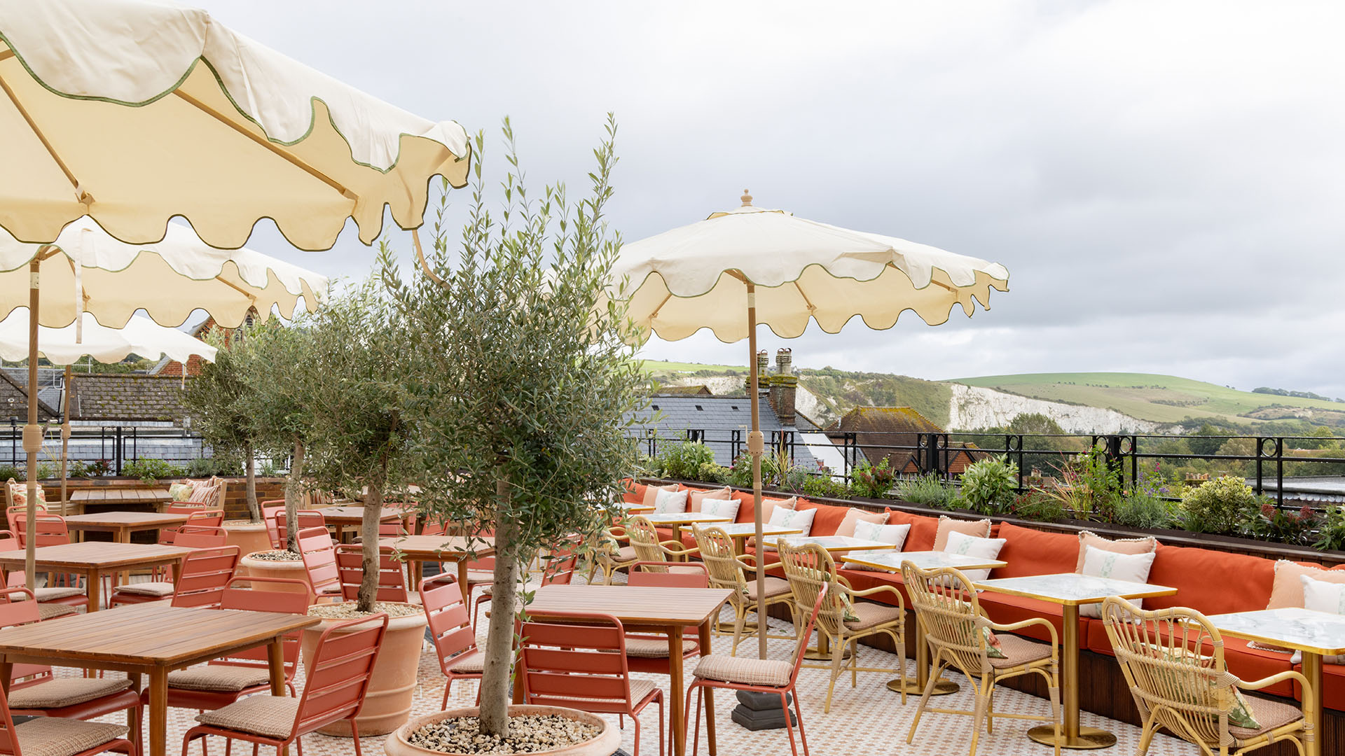 The White Hart Lewes Outside area before photo