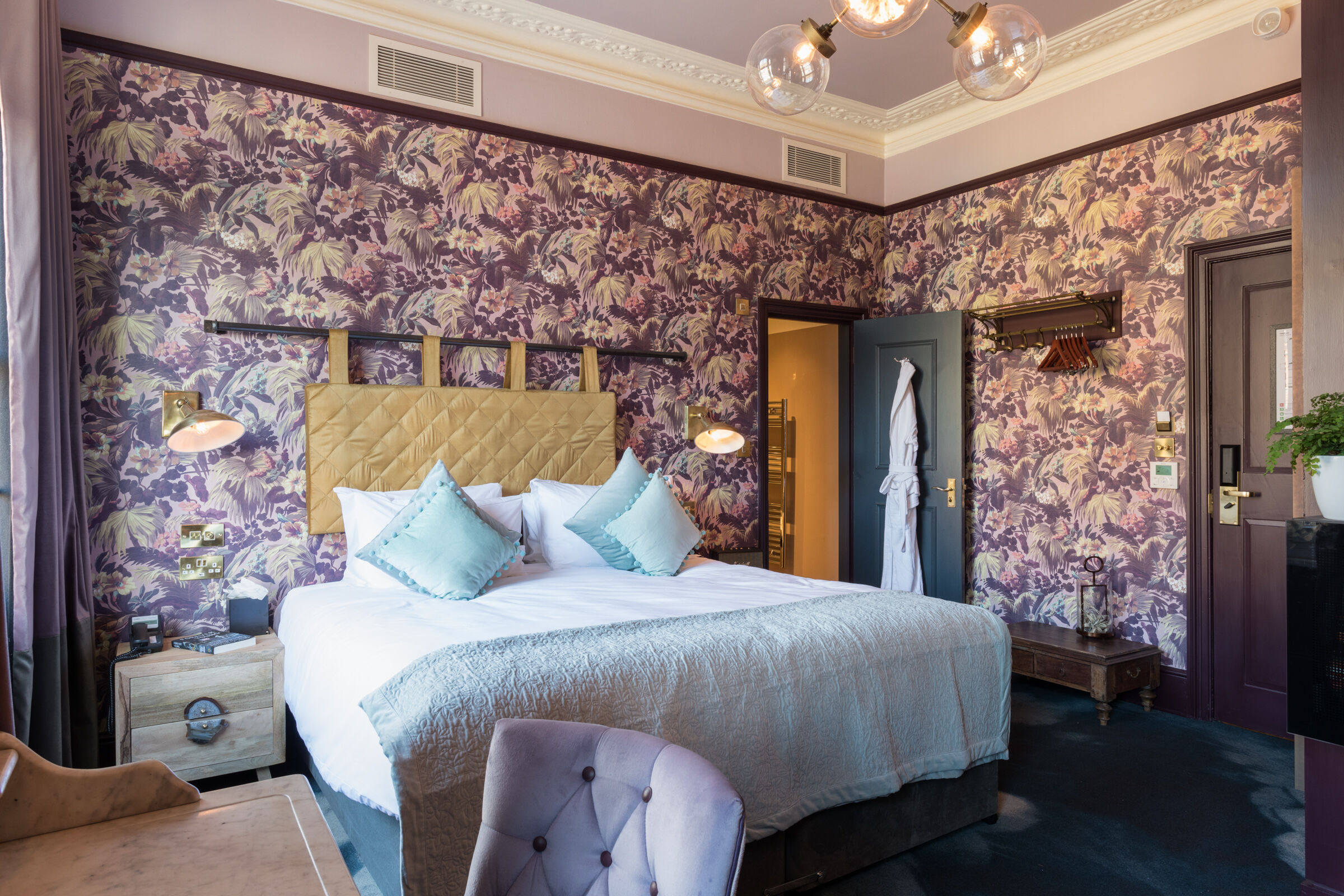 The Half Moon, Herne Hill - Bar seating