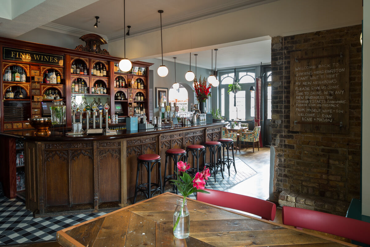 Bar at The Queens Head 