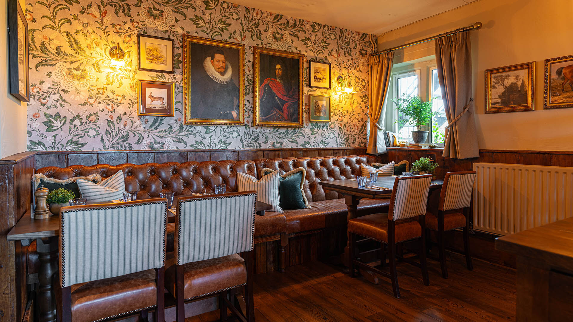 The Crown Inn bedroom