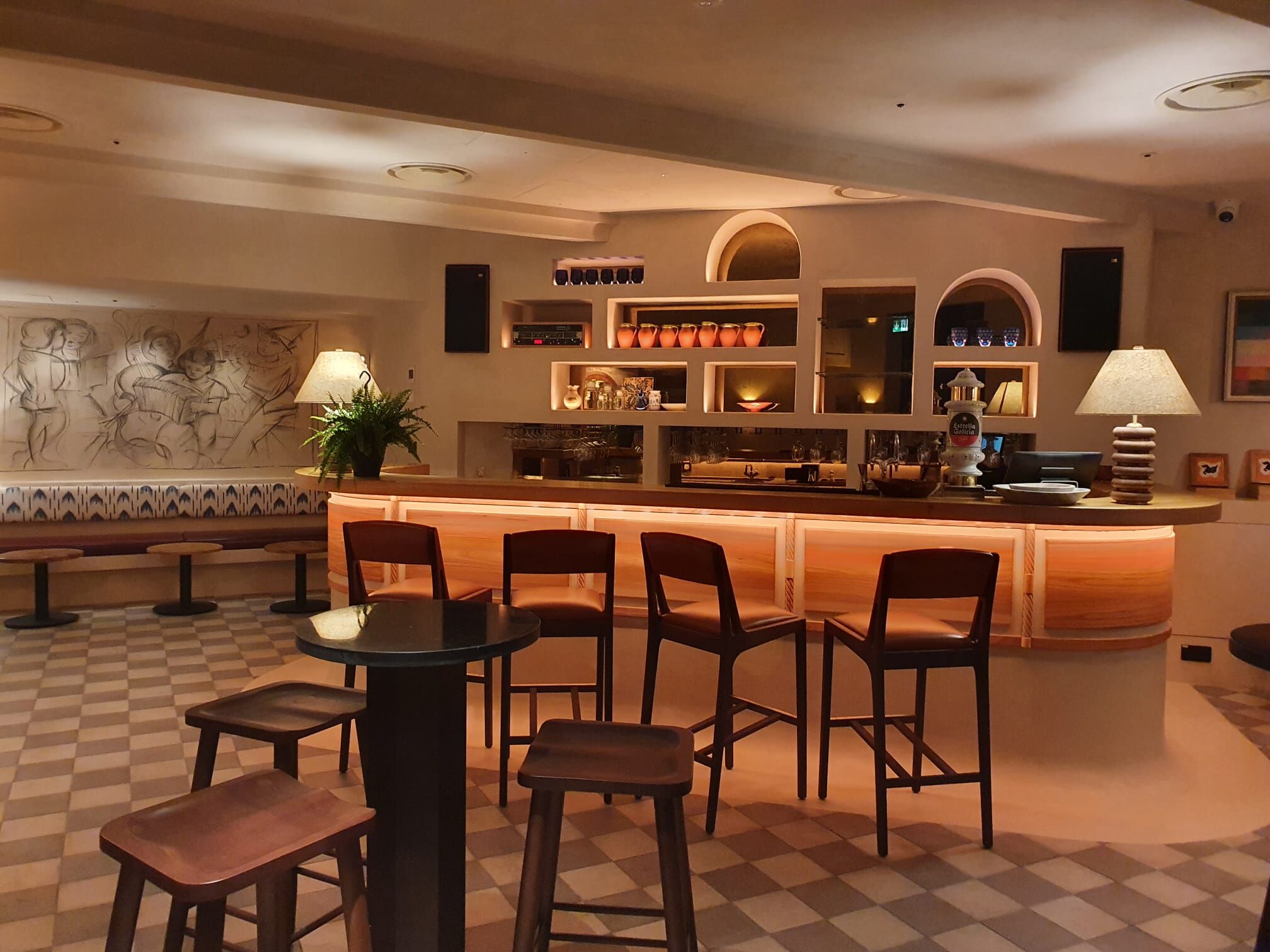 Before and after of bar