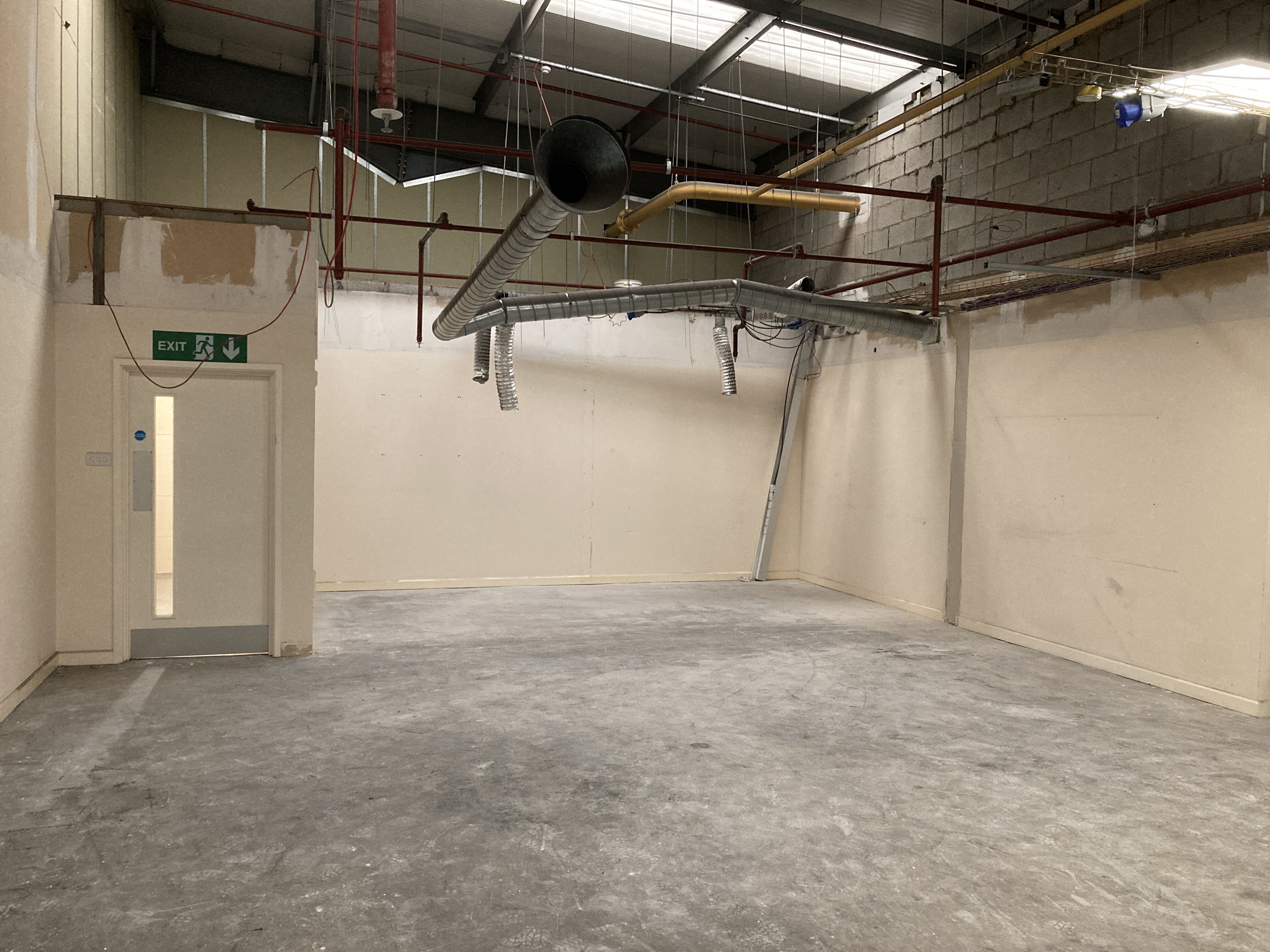 before and after of meeting room at lyreco