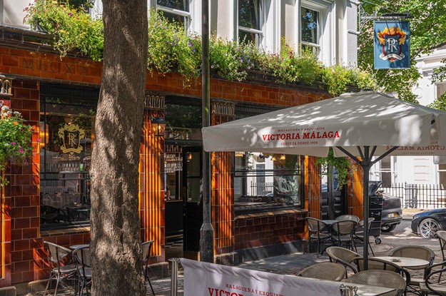The rugby Tavern outdoor terrace with seating and pergolas