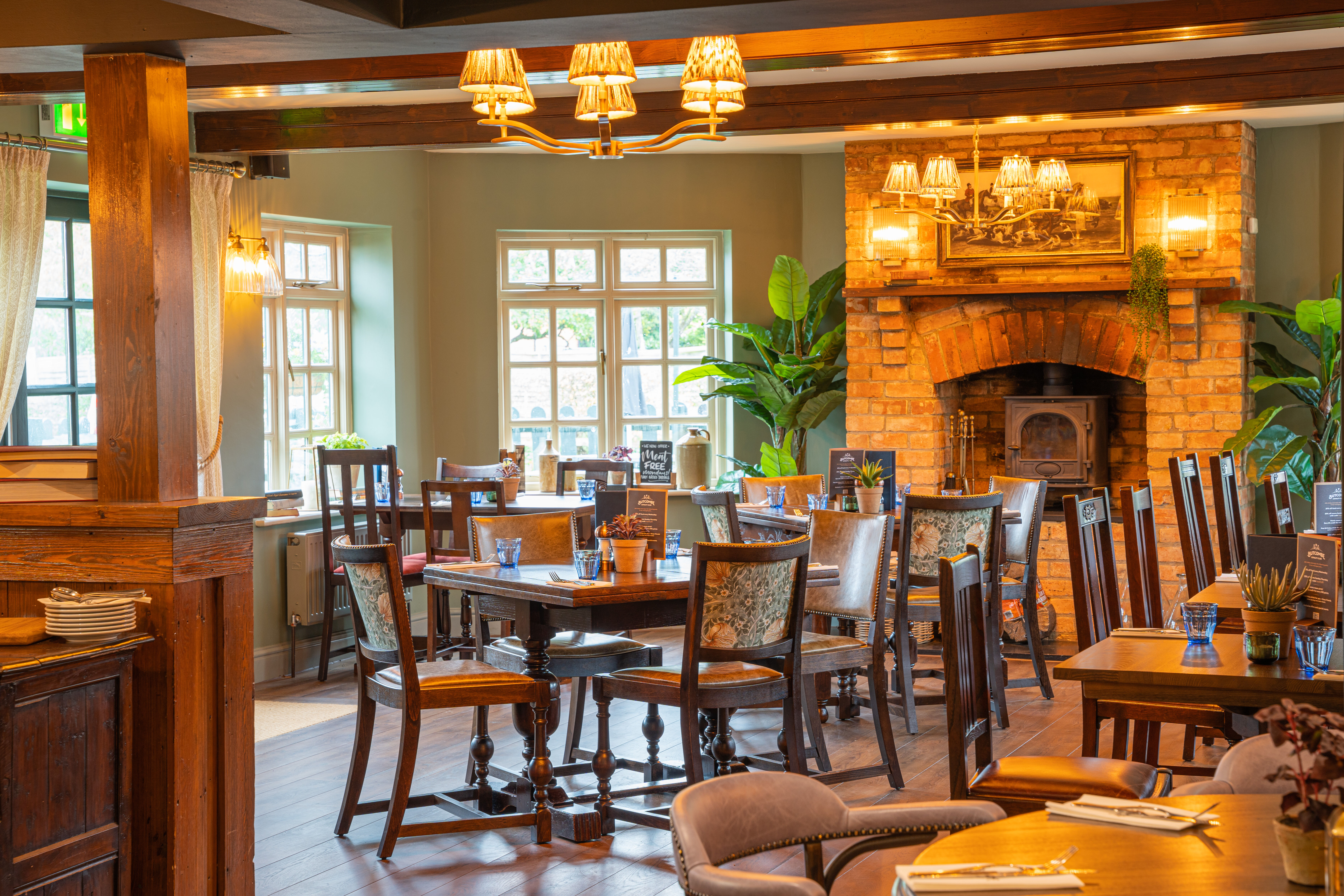 dining area in the fox and hounds
