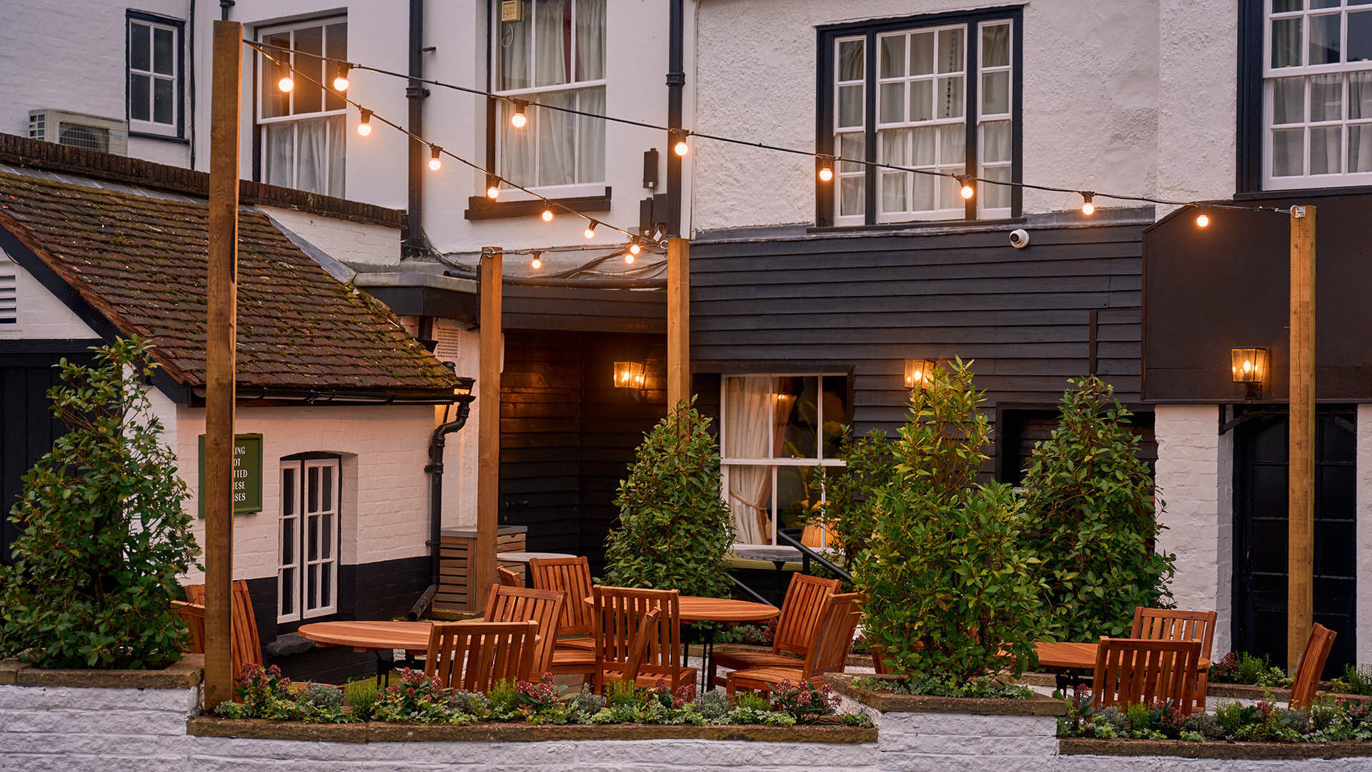The White Horse in Dorking, a 13th century inn.