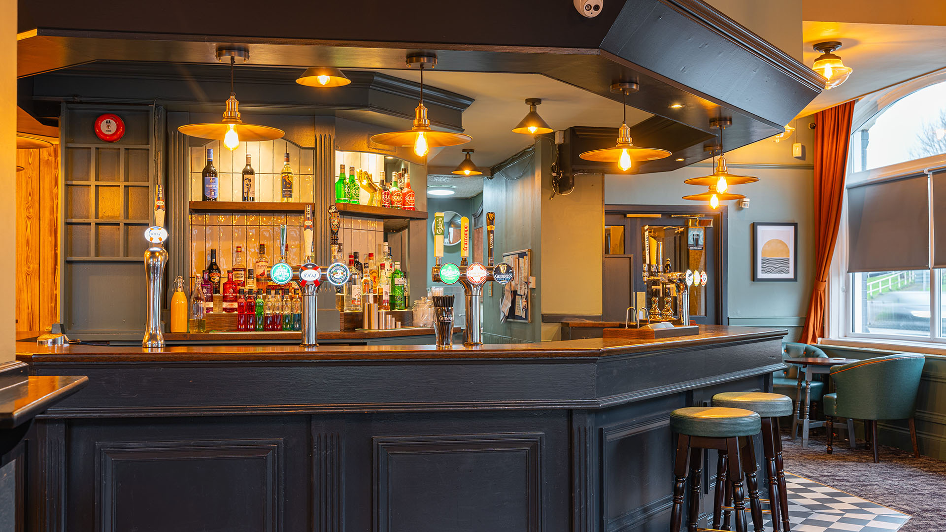 The Red Lion Birtley before and after photos of the bar
