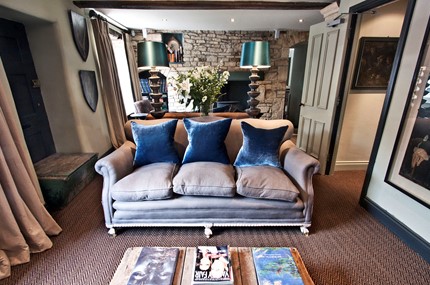 Crown & Cushion interior
